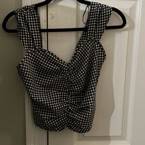 Black and white te cropped top